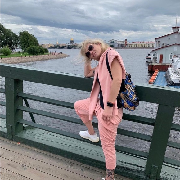 Meet your Posher, Alexa - Picture 5 of 5